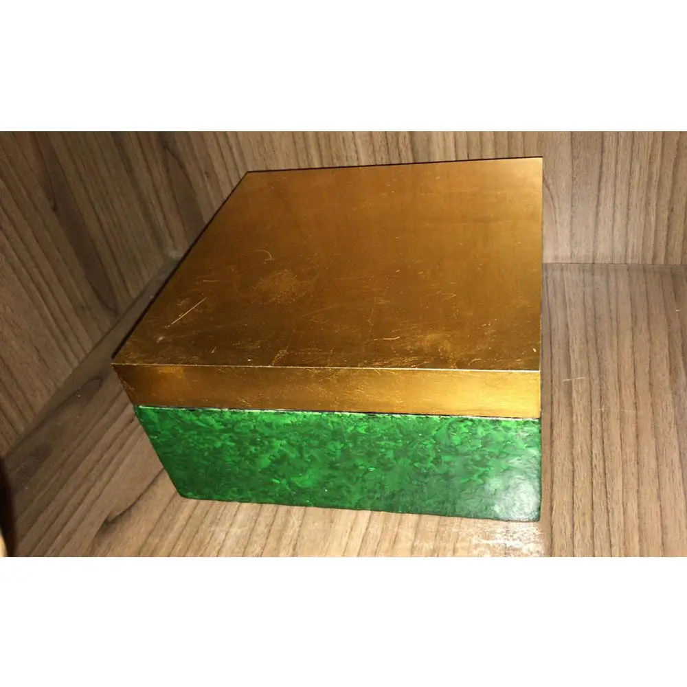 CAIXA 6F MALAQUITA QUAD. C/ DOURADO GRA  REF:32773