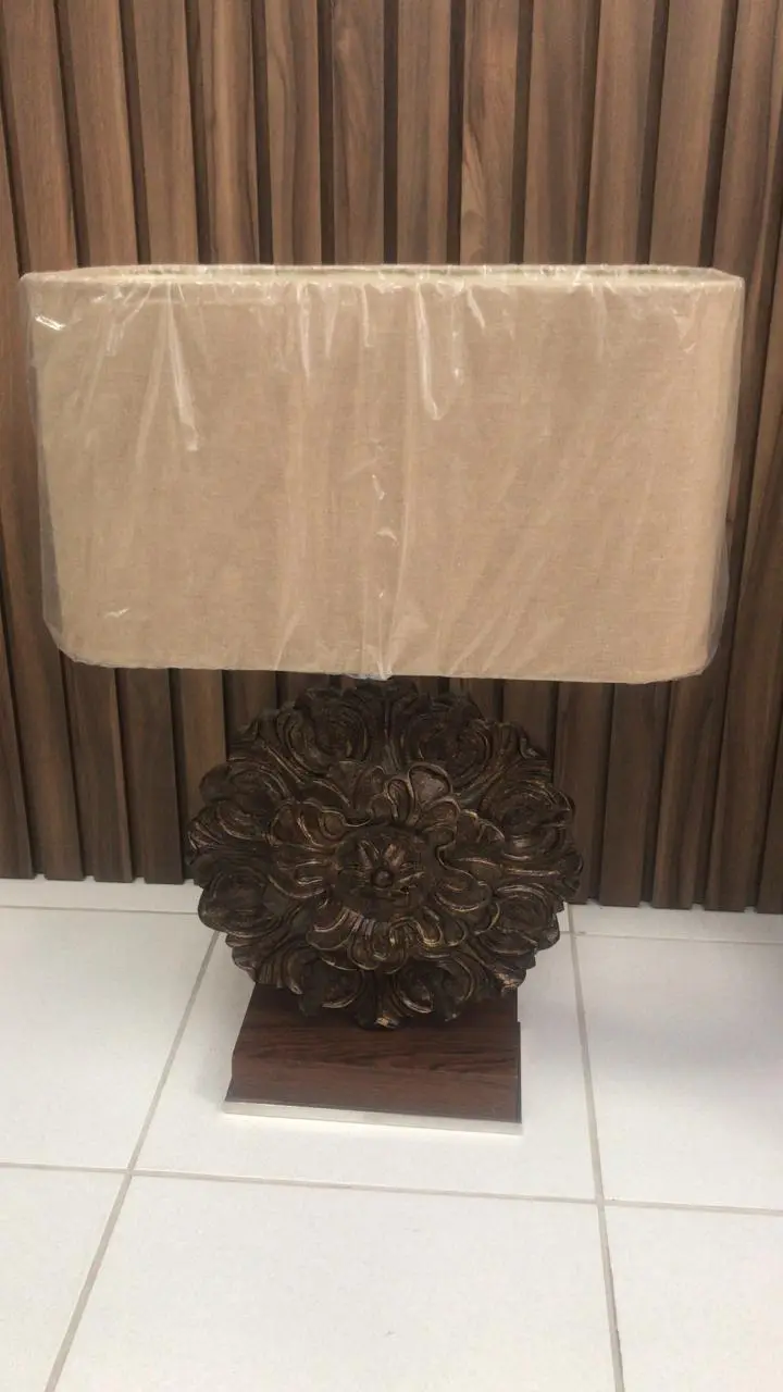 ABAJUR BELLA ILUMINACAO UN7419 MADEIRA  REF:UN7419