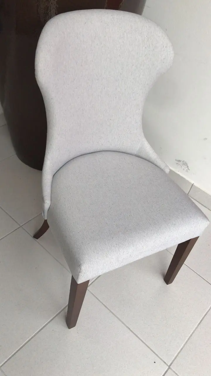 CADEIRA NIRUMA C658 COLISEU TACHAS FUME TEC. 435B(BL)