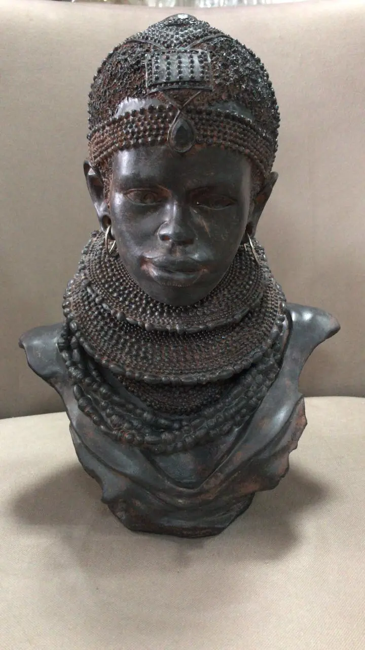 ESTATUETA VANESSA TAQUES 168101 LA TANZANIE
