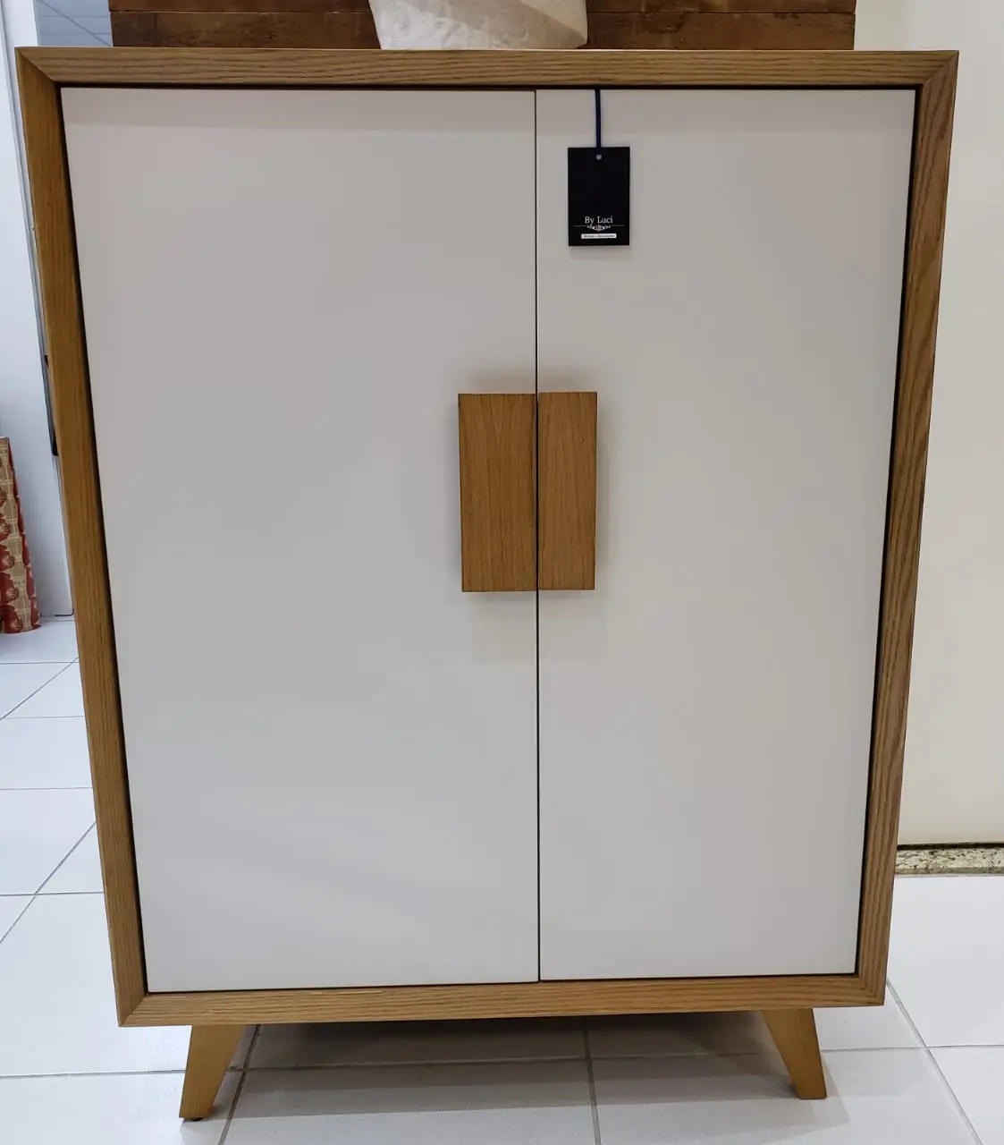 CRISTALEIRA MAXMILA BIANCA CARVALHO/LACA 0123