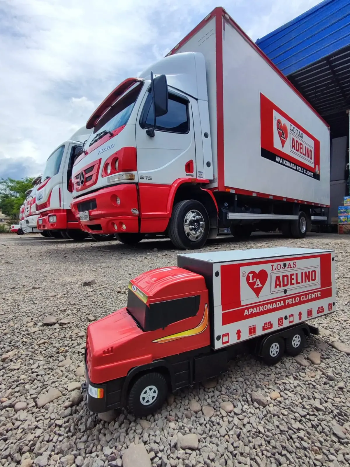 BRINQUEDO CAMINHAO BAU LOJAS ADELINO