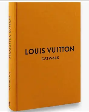 LIVRO QUEEN BOOKS 9943 LOUIS VUITTON CATWALK(BL)